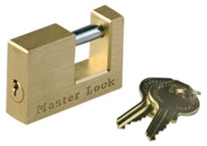 master lock 605dat shackle 15/16″ length x 7/16″ inner width, 2″ body width, solid brass coupler lock, gold