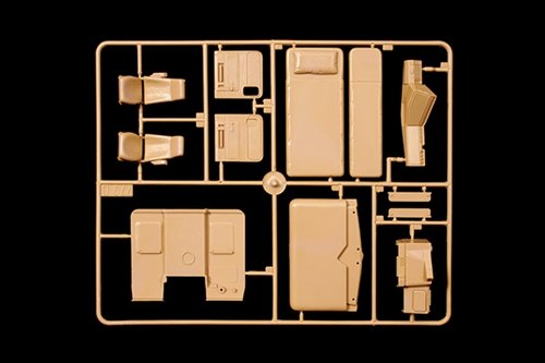 Italeri 1:24 Trucks & Trailers 3859 Freightliner FLC