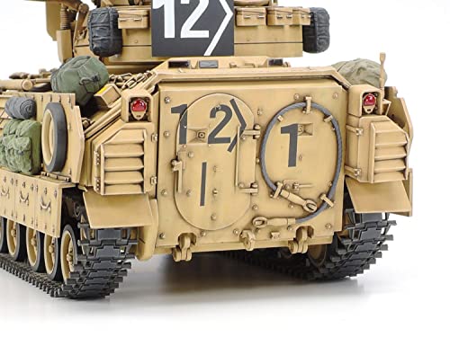 TAMIYA 35264 Desert Storm 1: 35 U.S. M2 A2 Bradley IFV (2)