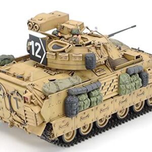 TAMIYA 35264 Desert Storm 1: 35 U.S. M2 A2 Bradley IFV (2)