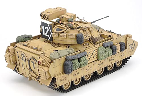 TAMIYA 35264 Desert Storm 1: 35 U.S. M2 A2 Bradley IFV (2)