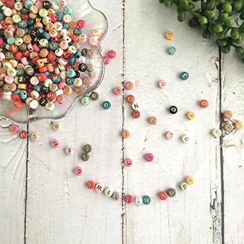 1200pcs Acrylic Letter Beads Alphabet Beads Round Mixed "A-Z" Alphabet Letter Bead Spacer Loose Bead with 1 Roll Crystal String Cord for Jewelry Making DIY Bracelets, Necklaces, Keychain（4mm x 7mm)