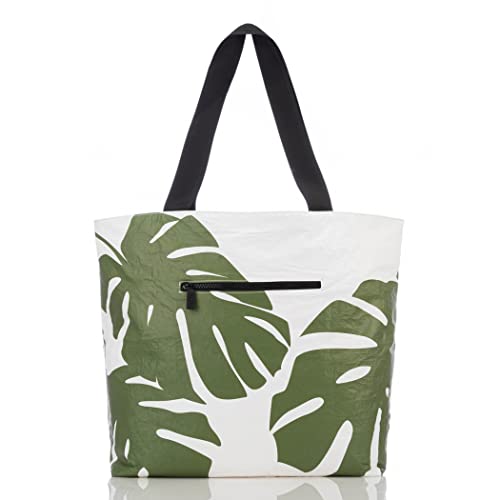 ALOHA Collection Monstera Day Tripper in Seaweed