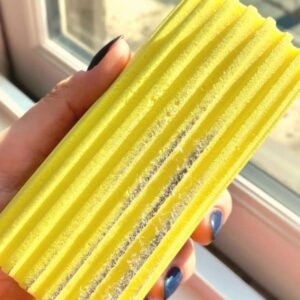 Scrub Daddy Damp Duster, Magical Dust Cleaning Sponge, Duster for Cleaning Venetian & Wooden Blinds, Vents, Radiators, Skirting Boards, Mirrors and Cobwebs, Traps Dust, Grey