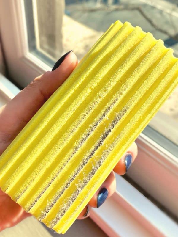 Scrub Daddy Damp Duster, Magical Dust Cleaning Sponge, Duster for Cleaning Venetian & Wooden Blinds, Vents, Radiators, Skirting Boards, Mirrors and Cobwebs, Traps Dust, Grey