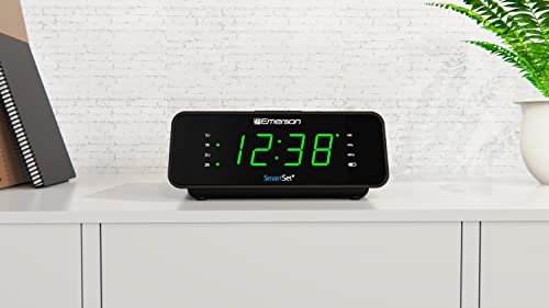 Emerson SmartSet Alarm Clock Radio with AM/FM Radio, Dimmer, Sleep Timer and .9" LED Display, CKS1900 (Black)