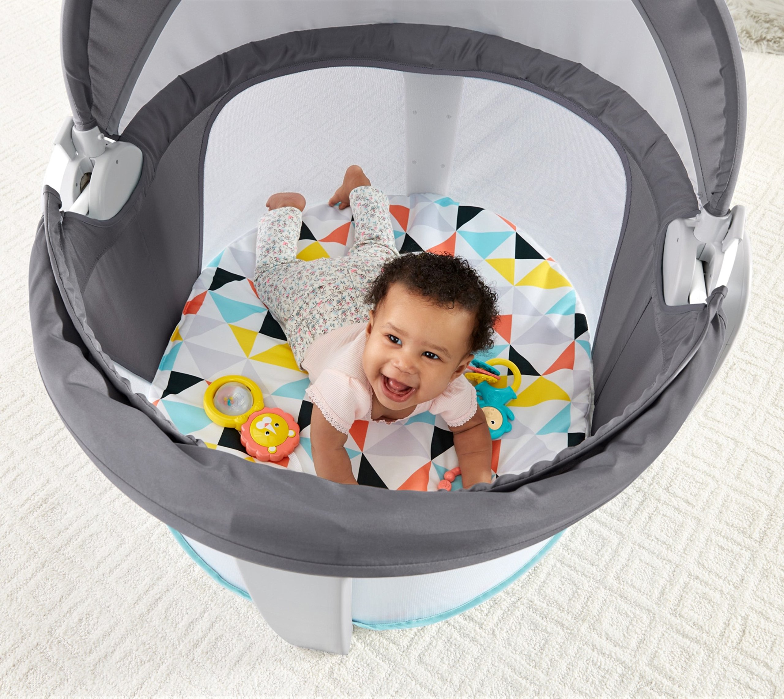 Fisher-Price Portable Bassinet and Travel-Play Area with Baby Toys, Indoor and Outdoor Use, On-the-Go Baby Dome, Windmill