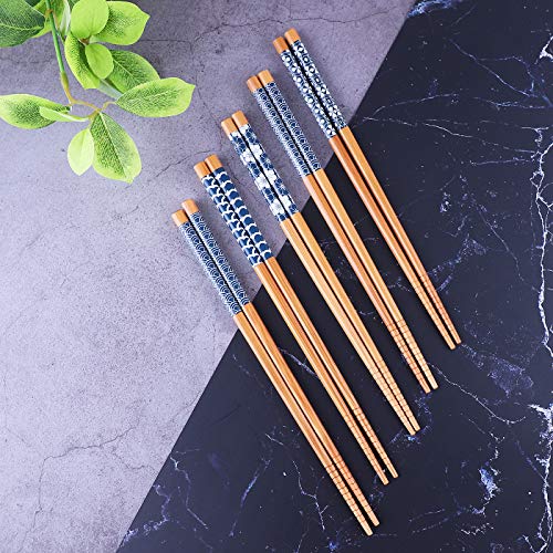 Antner 5 Pairs Natural Bamboo Chopsticks Reusable Classic Japanese Style Chop Sticks Gift Sets, Dishwasher Safe, 8.8 Inch/22.5cm