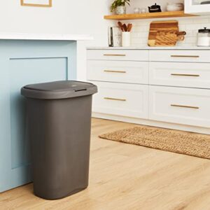 Rubbermaid Spring Top Kitchen Bathroom Trash Can with Lid, 13 Gallon Gray Plastic Garbage Bin, 49.2-liter