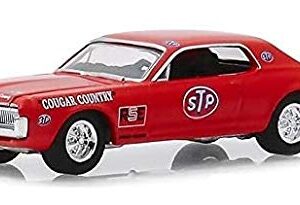 Greenlight Running on Empty Series 9 41090-C 1967 Mercury Cougar STP Cougar Country 1:64 Scale