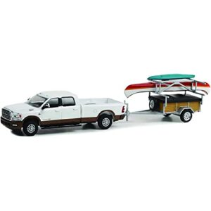 greenlight 32260-d hitch & tow series 26 – 2022 ram 2500 limited longhorn bright white & walnut brown with canoe trailer with canoe rack, canoe and kayak 1:64 scale diecast