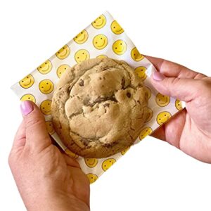 cookie treat candy bags, cellophane, smiley face, self adhesive plastic 100 count 5×5 inch party favors, individual bags for gift giving, cookie packaging, cookie wrappers, cookie gift bag, br market