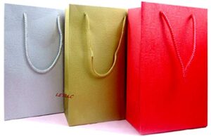 heavy duty gift bag paper cardboard red gold silver christmas gift clothing wedding kids party medium 10″ x 8.5″ x 4″ (l x w x d) (3 pack)