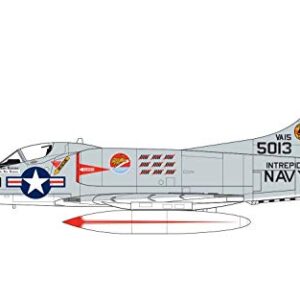 Airfix Douglas A-4B/Q Skyhawk 1:72 Vietnam War Military Aviation Plastic Model Kit A03029A, Unpainted