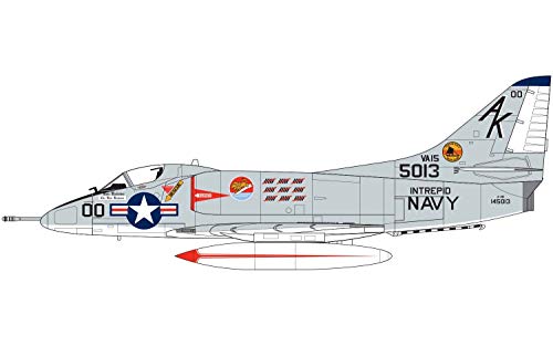 Airfix Douglas A-4B/Q Skyhawk 1:72 Vietnam War Military Aviation Plastic Model Kit A03029A, Unpainted