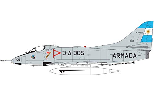 Airfix Douglas A-4B/Q Skyhawk 1:72 Vietnam War Military Aviation Plastic Model Kit A03029A, Unpainted