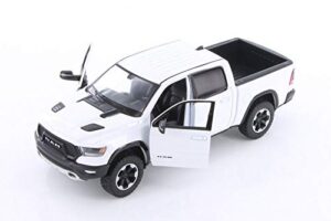 showcasts 2019 dodge ram 1500 crew cab rebel pickup truck, white 79358w – 1/24 scale diecast model toy car
