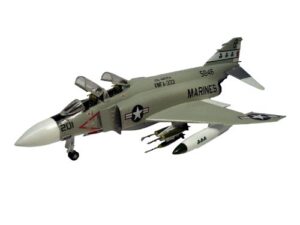 accurate miniatures f-4j phantom ii “usn/usmc fighter bomber” model kit