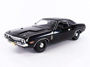 1970 challenger r/t 426 hemi the black ghost black with white tail stripe 1/18 diecast model car by greenlight 13614