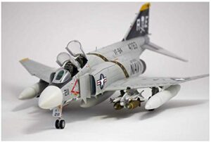 1/48 usn f-4j vf-84 jolly rogers 12305 with 3 lifelike pilot figures – plastic model kit