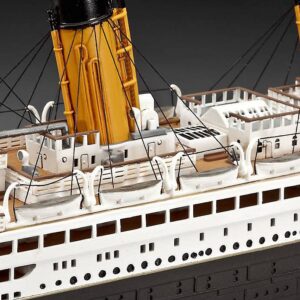 Revell 05715 1:400 RMS Titanic 100th Anniversary Edition Gift Set