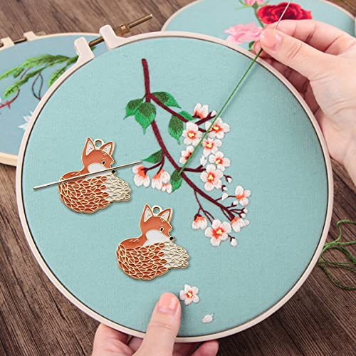 Lovely Fox Needle Minder for Embroidery, Magnetic Pin Holder for Cross Stitch, Needlework and Embroidery Accessories （2 PCS）