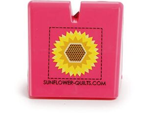 the original thread cutter by sunflower quilts (pink)