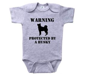 warning protected by a husky/trendy dog onesie for babies (0-3m, grey ss (black text))