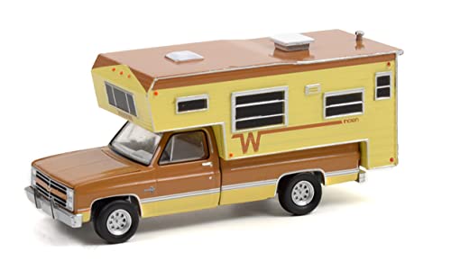 Green Machine Greenlight 30288 1986 Chevy C20 Silverado Camper Special with Winnebago Slide-in Camper - Copper Canyon & Doeskin Tan 1/64 Diecast