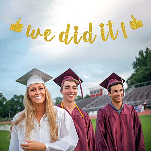 Dill-Dall Glitter We Did It Banner, 2022 Graduation Banner, Congrats Grad Party Supplies, High School Graduation / College Graduation Party Decorations ( Gold )