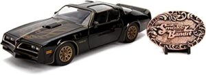 smokey and the bandit 1:24 1977 pontiac firebird trans am die-cast car & belt buckle, toys for kids and adults