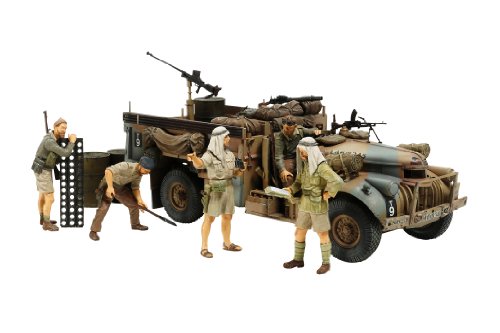 Tamiya 300032407 - 1:35 Scale British LRDG Command Car with 7 Figures