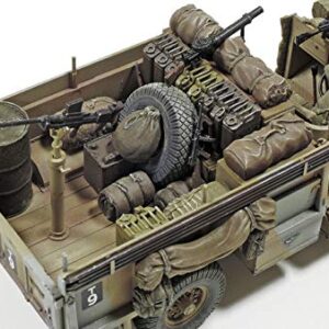 Tamiya 300032407 - 1:35 Scale British LRDG Command Car with 7 Figures