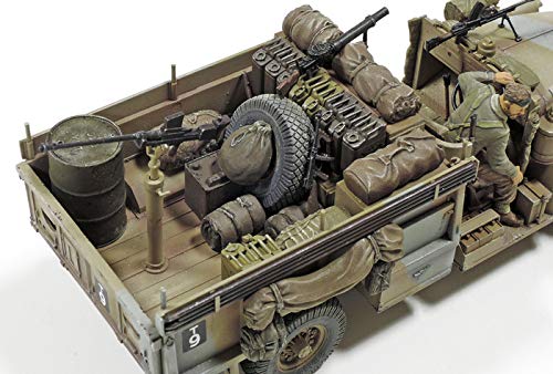 Tamiya 300032407 - 1:35 Scale British LRDG Command Car with 7 Figures