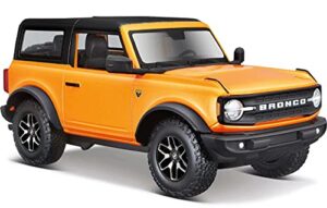 maisto diecast cars 2021 ford bronco badlands orange metallic with black top special edition 1/24 diecast model car by maisto 31530