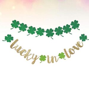 PRETYZOOM 2pcs St. Patricks Day Banners Shamrock Clover Banner Lucky in Love Irish Shamrock Banners Garland St. Patricks Day Decorations for St. Patricks Day Party Use