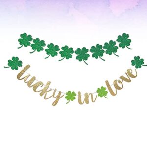 PRETYZOOM 2pcs St. Patricks Day Banners Shamrock Clover Banner Lucky in Love Irish Shamrock Banners Garland St. Patricks Day Decorations for St. Patricks Day Party Use