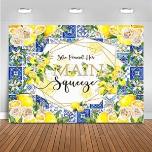 Mocsicka She Found Her Main Squeeze Bridal Shower Backdrop, Citrus Lemon Bridal Shower Party Decorations, Lemonade Bachelorette Party Banner, Boho Floral Lemon Bride Background (7x5ft (82x60 inch))