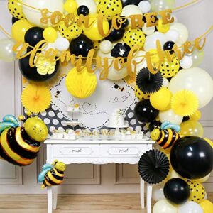 3pcs Welcome Baby Party Banner Set Soon to Bee A Family of Three Banner Mommy to Bee Sash Daddy to Bee Badge Bee Baby Shower Decoration Bee Themed Party Supplies