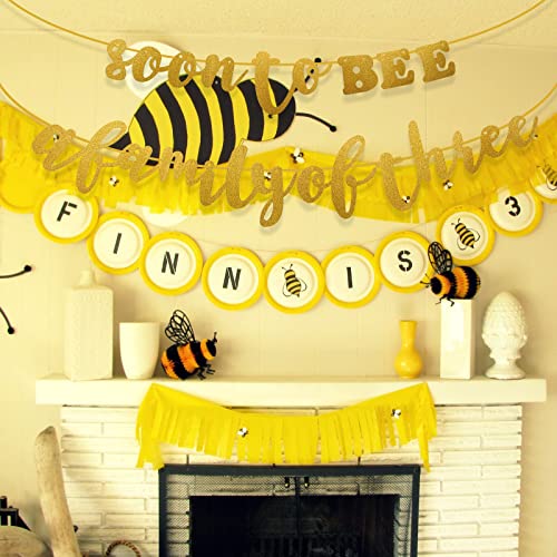 3pcs Welcome Baby Party Banner Set Soon to Bee A Family of Three Banner Mommy to Bee Sash Daddy to Bee Badge Bee Baby Shower Decoration Bee Themed Party Supplies