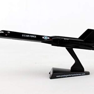 Daron Worldwide Trading SR-71 Blackbird Vehicle (1:200 Scale), Black