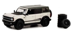 greenlight 97140-e the hobby shop series 14 – 2021 bronco wildtrak with spare tires 1:64 scale diecast