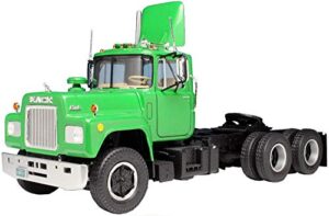 amt mack r685st semi tractor 1:25 scale model kit (amt1039)