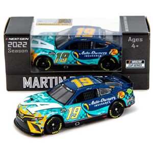 lionel racing martin truex jr 2022 auto-owners mtjf sherry strong diecast car 1:64 scale