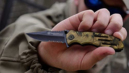 Smith & Wesson Extreme Ops SWA24S S.S. Folding , Tactical Knife with 3.1in Serrated Clip Point Blade, Aluminum Handle for Survival , Hunting Knife as Pocket Knife for Men Camouflage