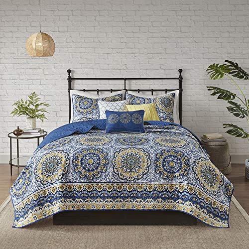 Madison Park Tangiers Quilt Modern Classic Design All Season, Breathable Coverlet Lightweight Bedding Set, Matching Shams, Decorative Pillow, King/Cal King(104"x94"), Circle Blue 6 Piece