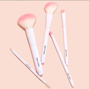 wet n wild Essential Makeup Brush| Brow & Liner Brush| Flat Angled Liner Brush| Ultra-Thin Precision| Soft Fibers