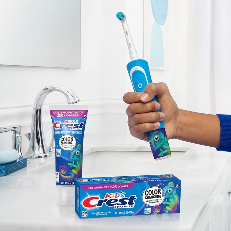 Oral-B Kid's Electric Rechargeable Toothbrush with Charger, Featuring Extra Soft Color Changing Bristles, for Ages 3