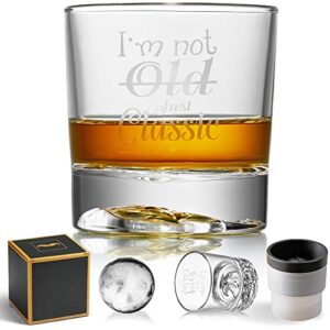 whiskey gift for men – i’m not old just classic, unique eagle pattern whiskey glasses with 2.5″ large ice ball maker mold, mens retirement gifts dad birthday gifts from wife daughter son kids