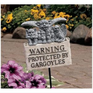 design toscano ng299100 beware of gargoyles garden sign plaque with stake, 7″ wx1 dx7 h, single